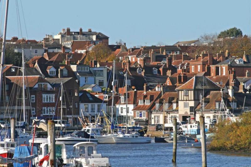 The Knightwood Oak A Luxury King Size En-Suite Space - Lymington New Forest With Totally Private Entrance - Key Box Entry - Free Parking & Private Outdoor Seating Area - Town ,Shops , Pubs & Solent Way Walking Distance & Complimentary Breakfast Items Екстер'єр фото